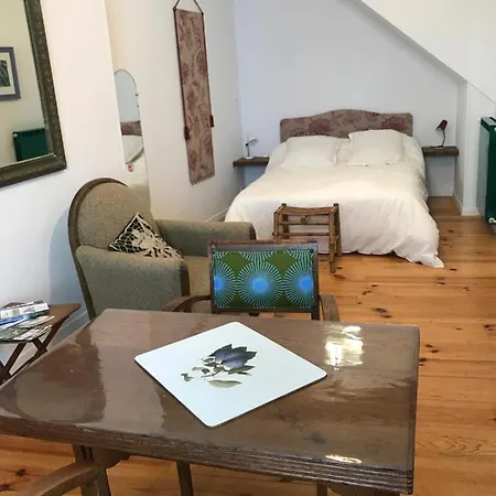 Au Pied De La Cite De Bed & Breakfast