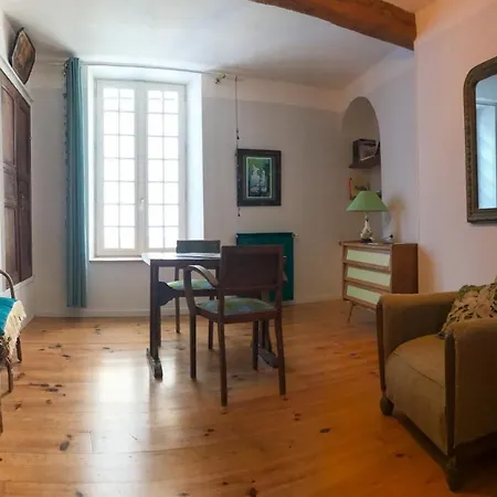 Au Pied De La Cite De Bed & Breakfast
